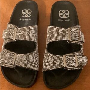 Daisy Fuentes Black Sandals with Silver Accents Beautiful Rhinestones Size 7